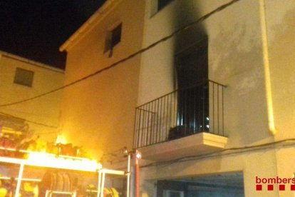 El arquitecto municipal tendrá que hacer una valoración del estado de la casa después de que se haya incendiado.