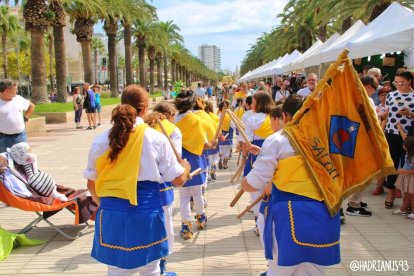 El Ball de Bastons celebra su 15º aniversario durante la Fiesta Mayor del 30 de octubre.