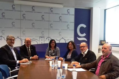 Imatge de Camí Mendoza i  amb el subdelegat del govern.