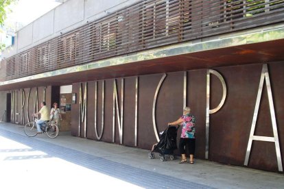 El Mercat Municipal de Salou se ubica en la vía Roma, una de las arteries del núcleo urbano.