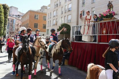 Un instant de la benedicció, al pas de carros i animals, que va tenir lloc al Pallol.