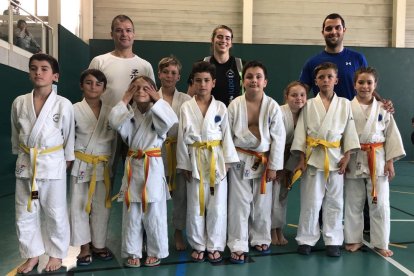 Imatge dels atletes i entrenadors del Club Judo Dojo Tarraco.