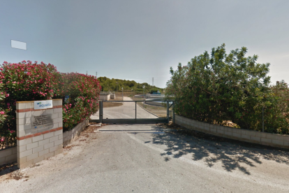 Puerta de entrada a la Estación Depuradora de Aguas residuales de Torredembarra.