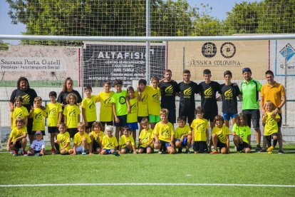 Una fotografia de família d'Alberto Benito, amb la resta de participants al Campus