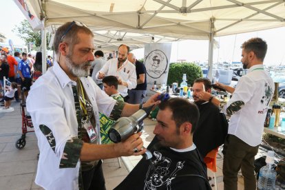 El paseo marítimo se llenó de actividad peluquera.