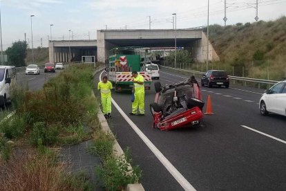 Uno de los vehículos implicados en la salida de vía del lunes.