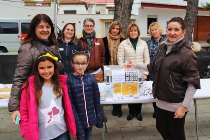 La plaça de la Sardana ha acollit diverses activitats per recaptar diners per La Marató.