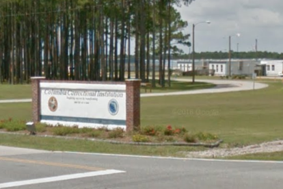 Imagen de la entrada a la Institución Correccional de Columbia, Florida.