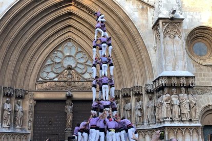 4 de 9 amb folre de la Jove de Tarragona