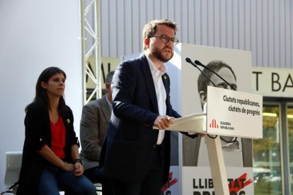 El vicepresident del govern, Pere Aragonès i de la portaveu i diputada d'ERC al Parlament, Marta Vilalta, en l'acte d'inici de la campanya 'Ciutats republicanes, ciutats de progrés' a Tarragona.