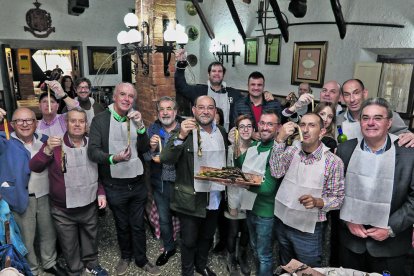 El passat dijous, 15 de novembre, es va fer la calçotada de presentació d'aquesta temporada.