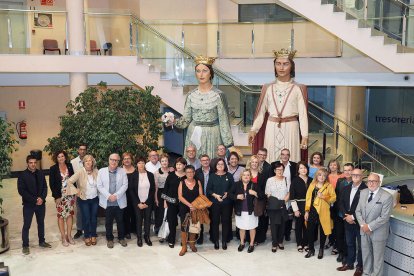 Fotografia de família de les persones que enguany celebren el seu 60è aniversari.