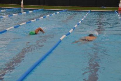 Imatge d'arxiu de la piscina del municipi