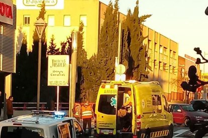 La Policía Local ha cortado la circulación un rato de la carretera Barcelona.