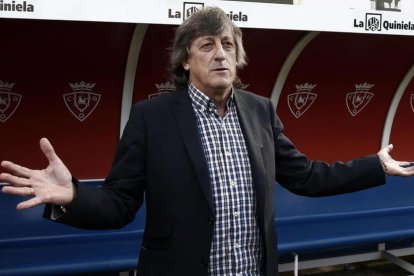 Enrique Martín, en el moment de ser presentat com a entrenador d'Osasuna la temporada 2015-16.