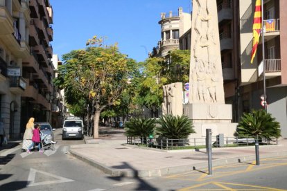 Plano general del inicio del paseo de los Caputxins de Valls, en pleno centro de la ciudad.