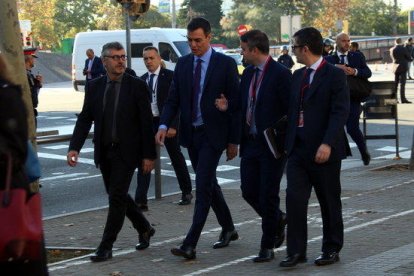 Imagen del presidente del gobierno español, Pedro Sánchez, llegado a la Llotja de Mar.