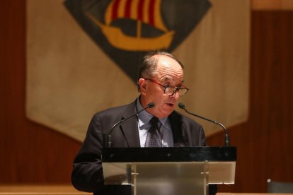 Primer pla de Josep Abelló durant la lectura del seu pregó a la Sala de Plens.