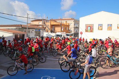 Más de cien ciclistas de todas las edades pedalearon en Roda el pasado domingo.