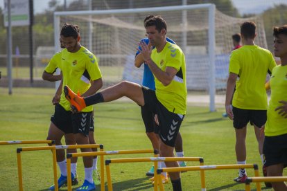 El central del Nàstic César Arzo, durante un entrenamiento de pretemporada en Salou.