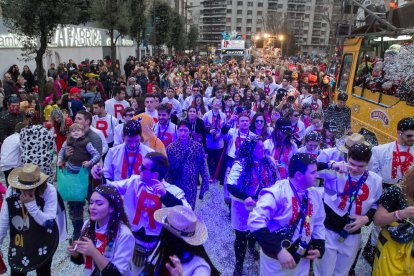 Una imagen de archivo de algunos de los grupos a la batalla de confeti, que se celebra en el paseo Mata.