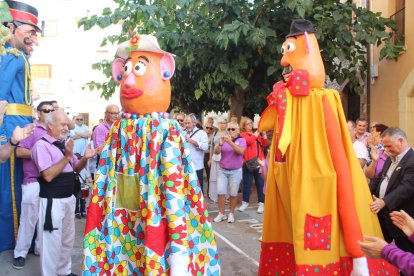 El Senyor Potato i la Senyora Potata, els dos nous gegantons de Creixell.