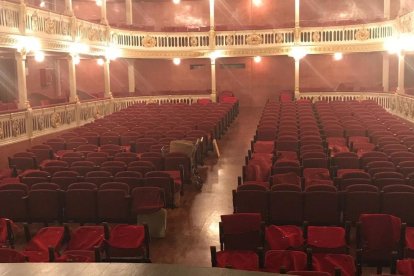 Platea del Teatre Bartrina con la renovación de sillas.