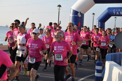 Unes 850 persones han participat en les tres proves de la cursa contra el càncer.