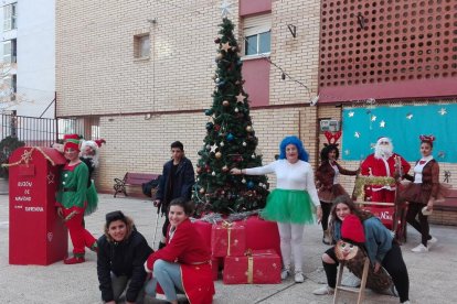 Los niños han estado dos meses y medio haciendo el árbol.