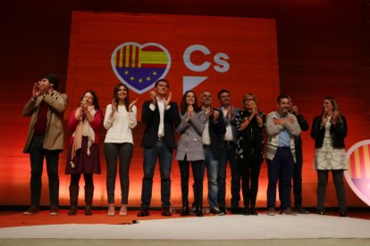 El president de Ciutadans, Albert Rivera; la portaveu nacional del partit, Inés Arrimadas; i altres membres del partit a Reus.