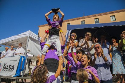 Els Castellers de Figueres en el moment de recollir el primer premi de la jornada