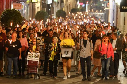 Més de 500 persones van sortir des del Mercadal al punt de les nou de la nit.