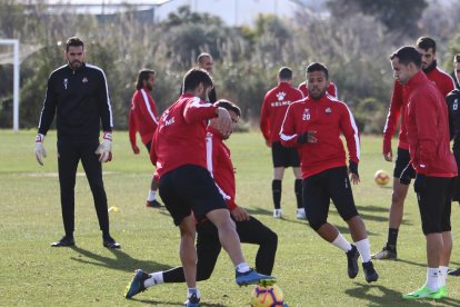 Els jugadors que encara queden a la plantilla roig-i-negre tornaran a entrenar-se dimecres.