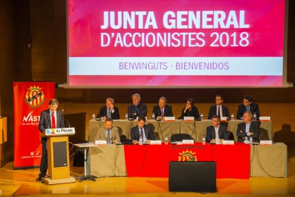 Josep Maria Andreu, con todos los consejeros de fondo.