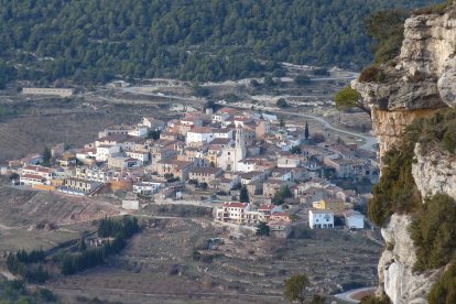 Imatge de Capafonts vist des del barranc de la Pixera.