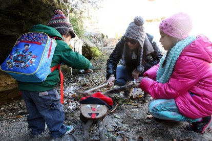 Imatge d'arxiu d'una família que han trobat el seu tió.