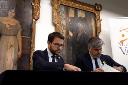 El vicepresidente del Gobierno, Pere Aragonès, y el alcalde de Valls, Albert Batet, han firmado hoy el acuerdo.