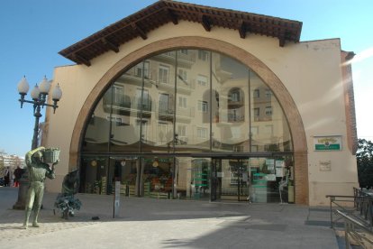 El edificio acogió la agrotienda de la Cooperativa de Cambrils.