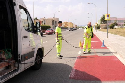 Este lunes han empezado los trabajos de construcción y señalización del carril.