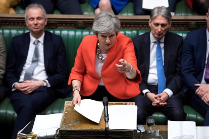 La primera ministra británica, Theresa May, habla al parlamento británico.