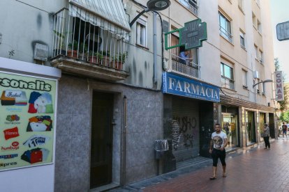 Una imatge de la façana de l'oficina de farmàcia.