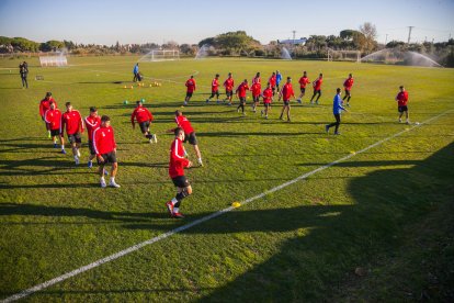 Imatge d'arxiu d'un entrenament de l'equip roig-i-negre al camp annex de l'Estadi Municipal.