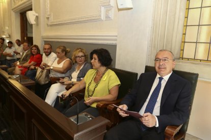 El grup municipal de Junts per Reus, en la repetició de la investidura de Carles Pellicer.