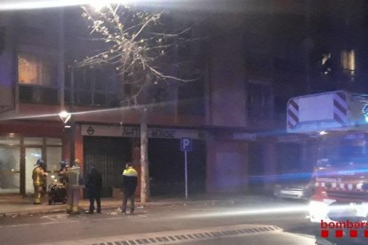 El fuego se ha originado en un domicilio de la avenida Pere el Cerimoniós.