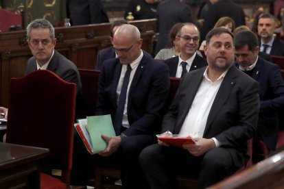 Oriol Junqueras, Raül Romeva i Joaquim Forn, durant la primera sessió del judici el 12 de febrer