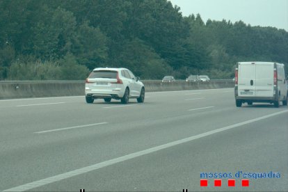 El coche circulante a 214 km/h al AP-7 a su paso por el Gironès