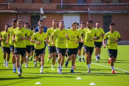 La única ausencia fue la del último fichaje, Lolo Plá, que se incorporará esta mañana a los entrenamientos con el resto de compañeros