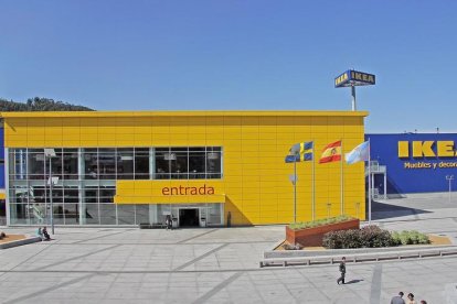 L'empleat hauria cobrat de menys a uns amics a la zona del restaurant de l'Ikea