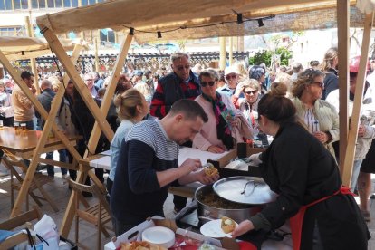 Las XX Jornadas del atún, previstas hasta el 9 de junio, se inauguraron ayer domingo con este acontecimiento gastronómico