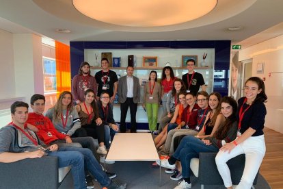 Alumnos del BI con Antonio Muñoz, actualmente responsable principal de todos los colegios de Bachillerato Internacional de España y países latinoamericanos.